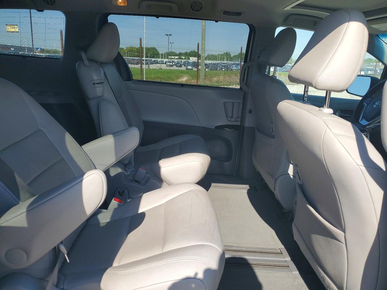 2015 TOYOTA SIENNA XLE 8-PASSENGER photo 21