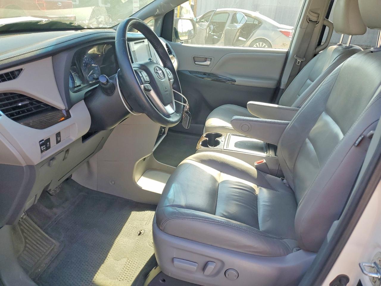 2015 TOYOTA SIENNA XLE 8-PASSENGER photo 13
