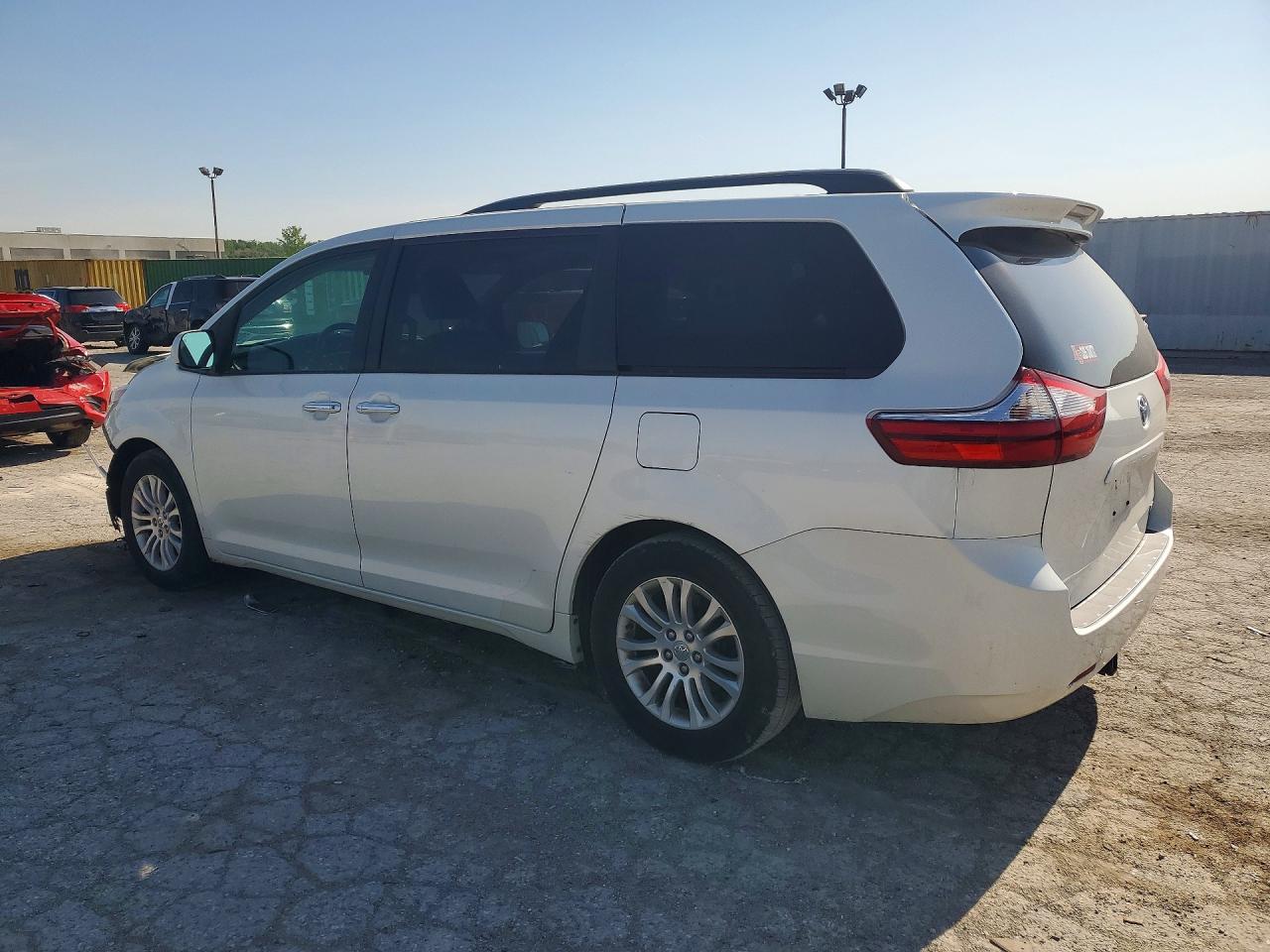 2015 TOYOTA SIENNA XLE 8-PASSENGER photo 3