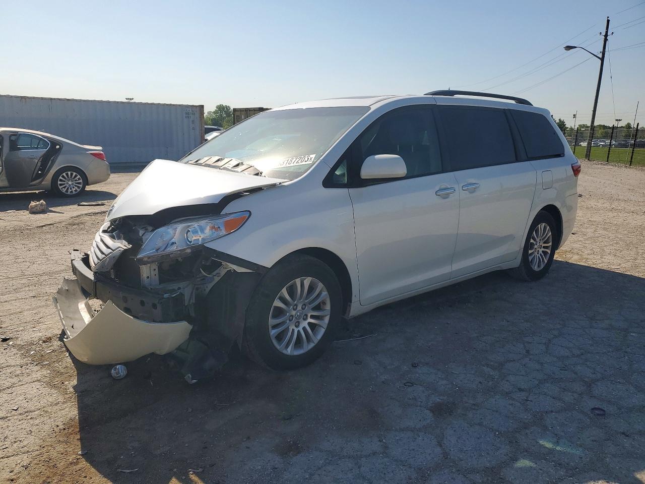 2015 TOYOTA SIENNA