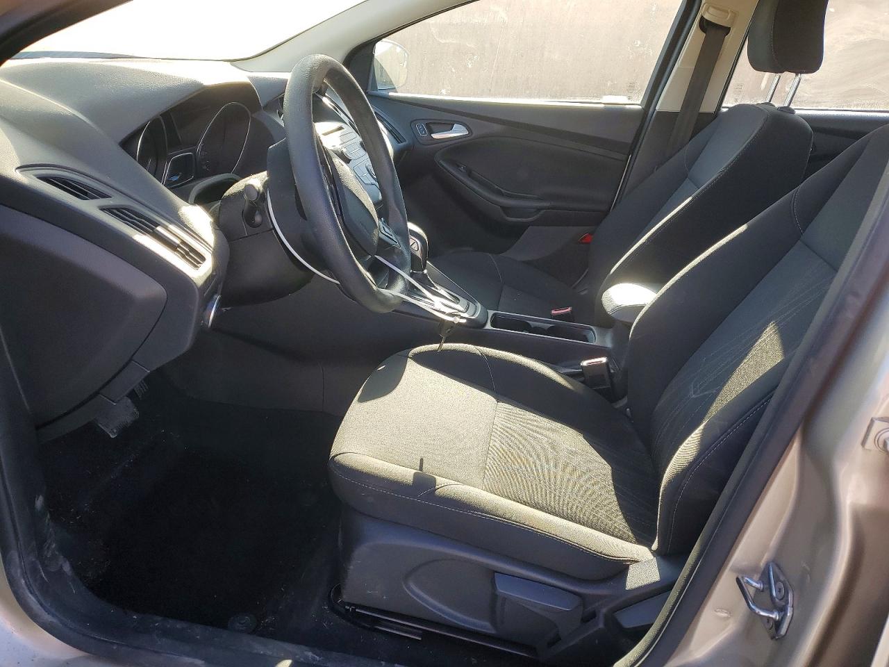 2017 FORD FOCUS SE photo 19