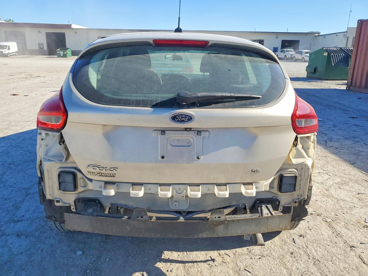 2017 FORD FOCUS SE photo 16