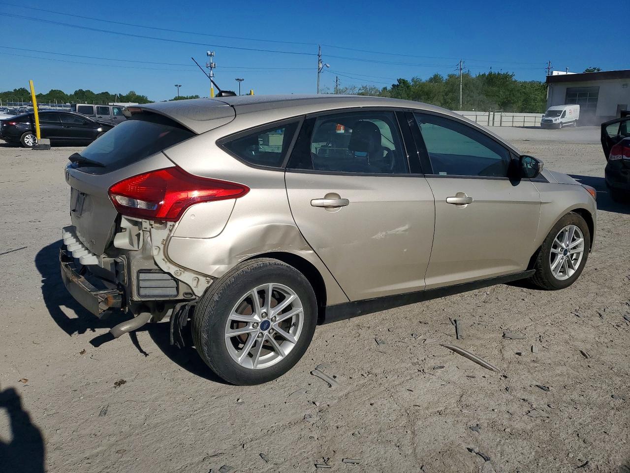 2017 FORD FOCUS SE photo 7