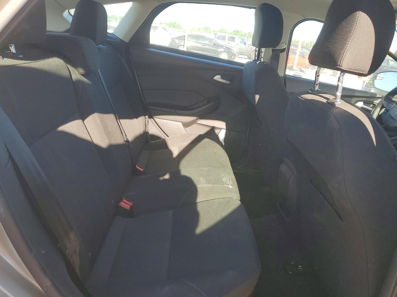 2017 FORD FOCUS SE photo 31