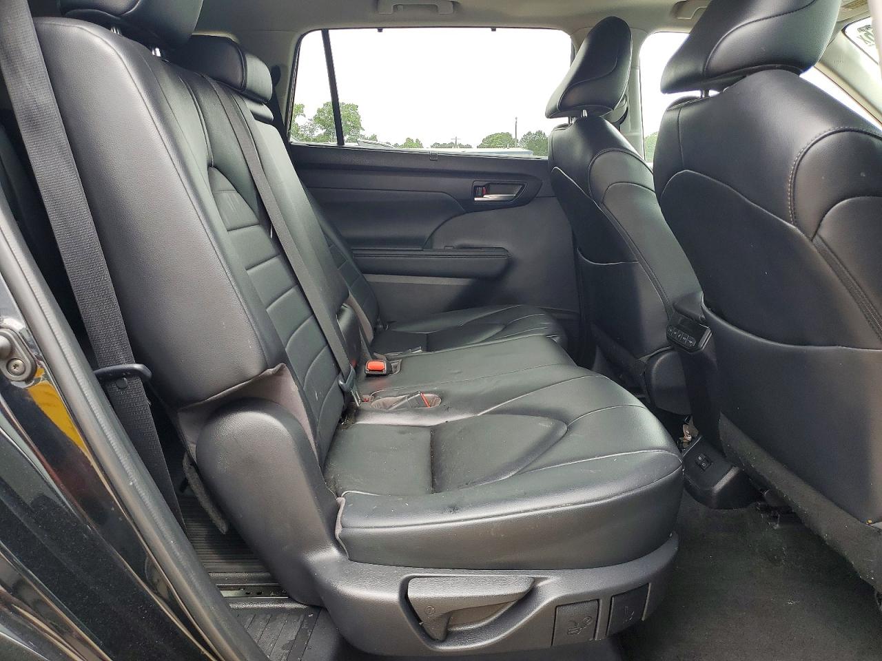 2023 TOYOTA HIGHLANDER XLE photo 21