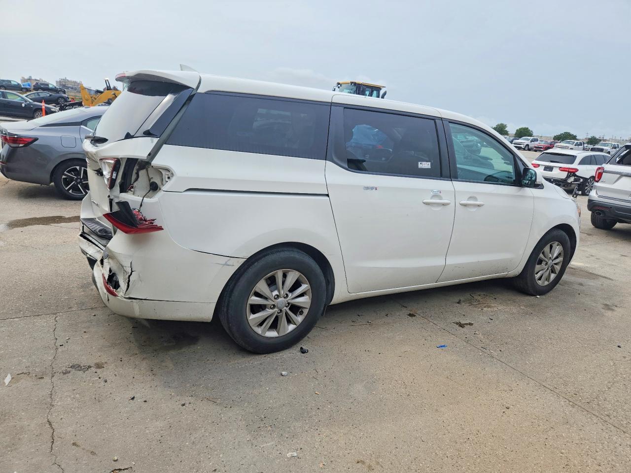 2017 KIA SEDONA LX photo 7