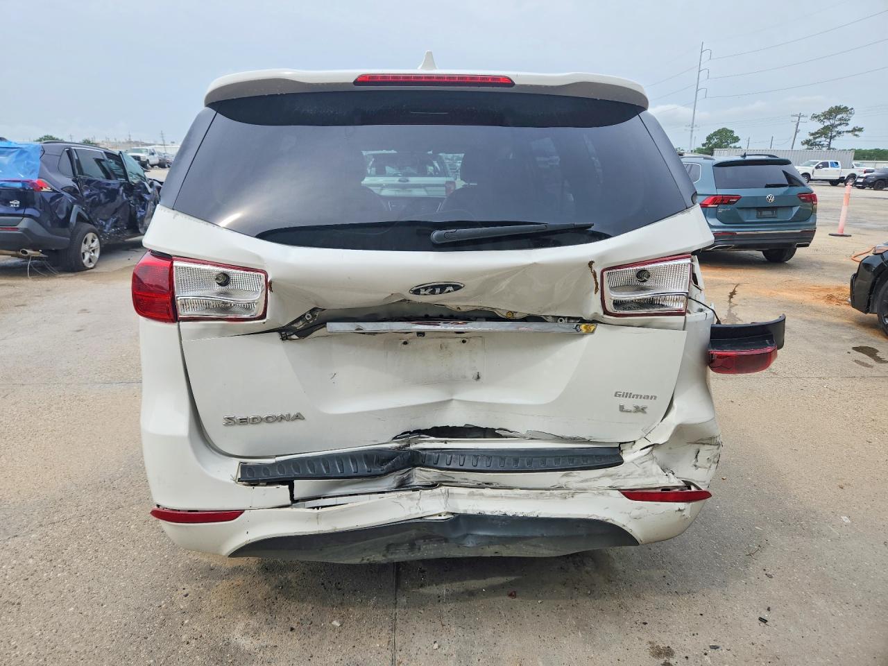 2017 KIA SEDONA LX photo 16