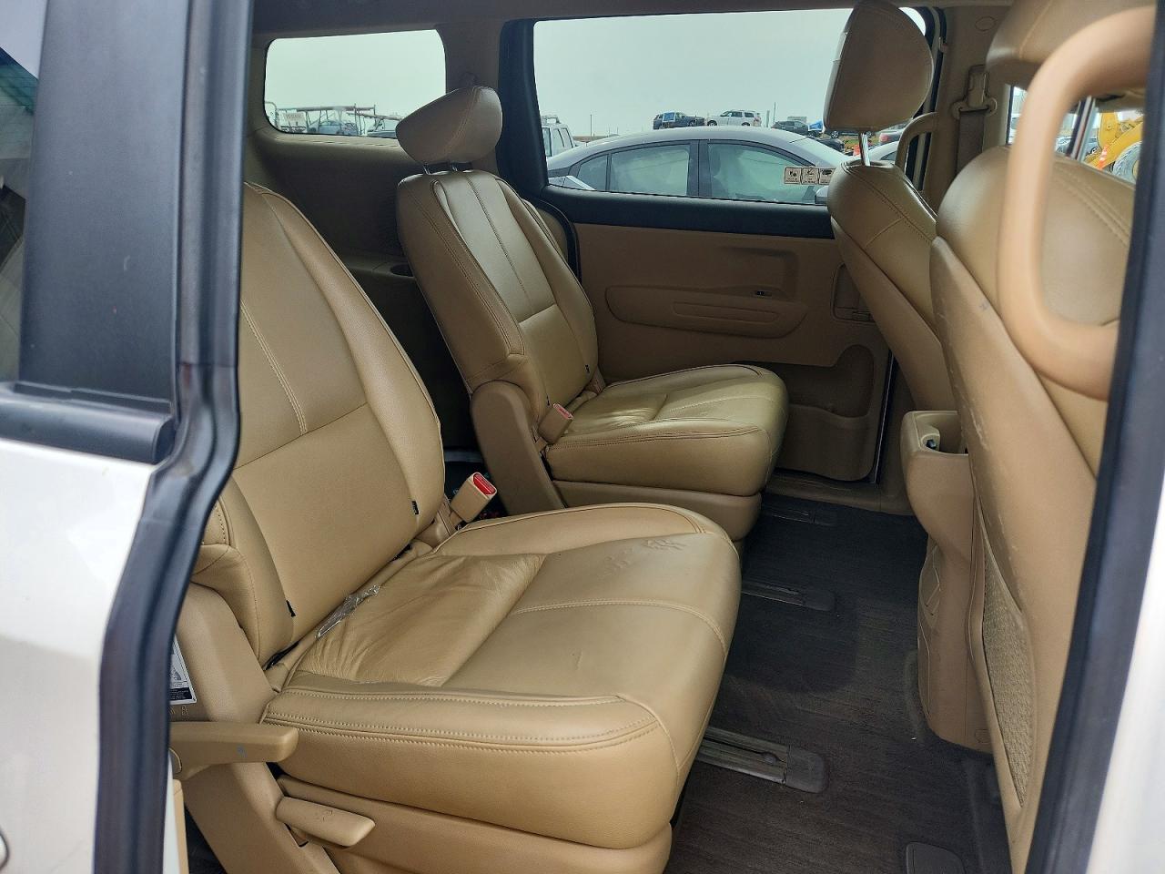 2017 KIA SEDONA LX photo 31