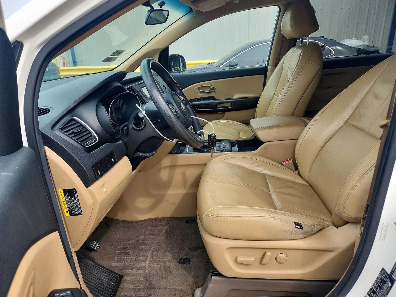 2017 KIA SEDONA LX photo 19