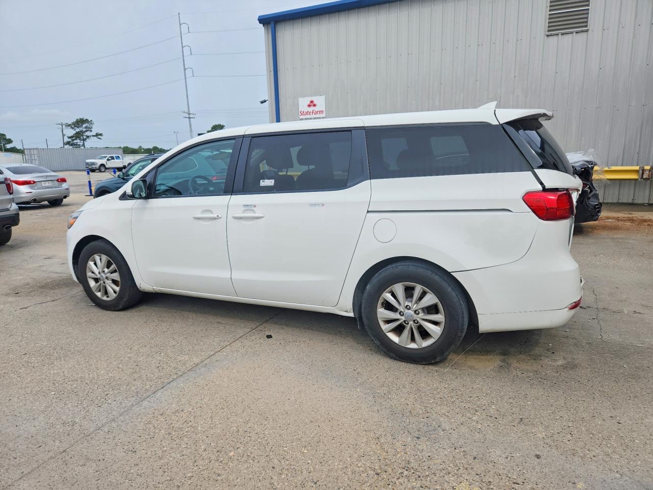 2017 KIA SEDONA LX photo 4