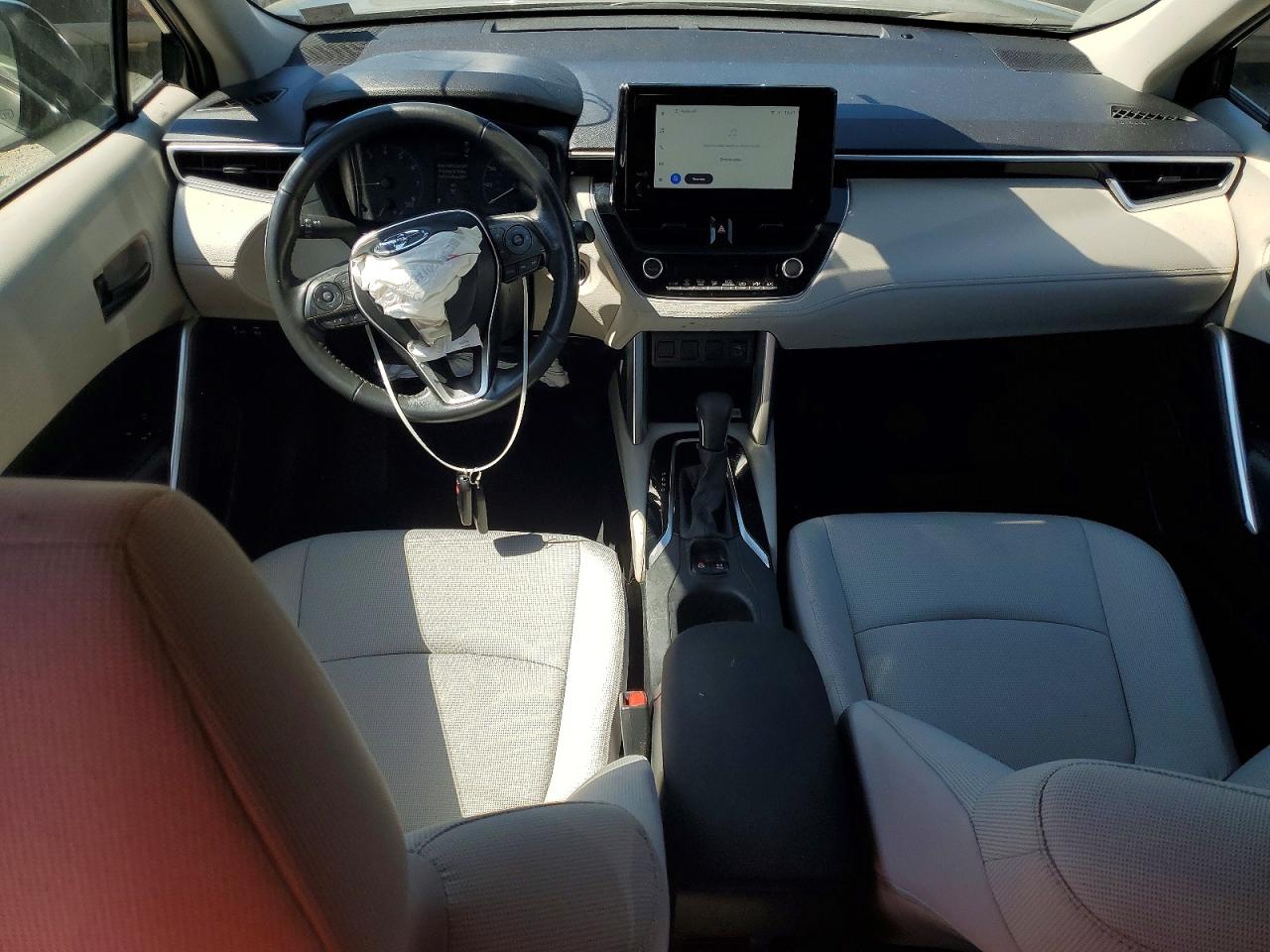 2023 TOYOTA COROLLA CROSS LE photo 22