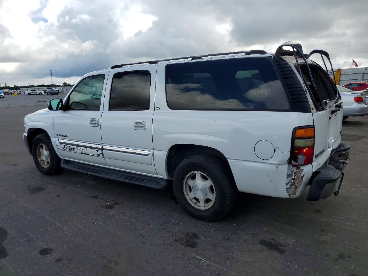 2004 GMC YUKON XL photo 3