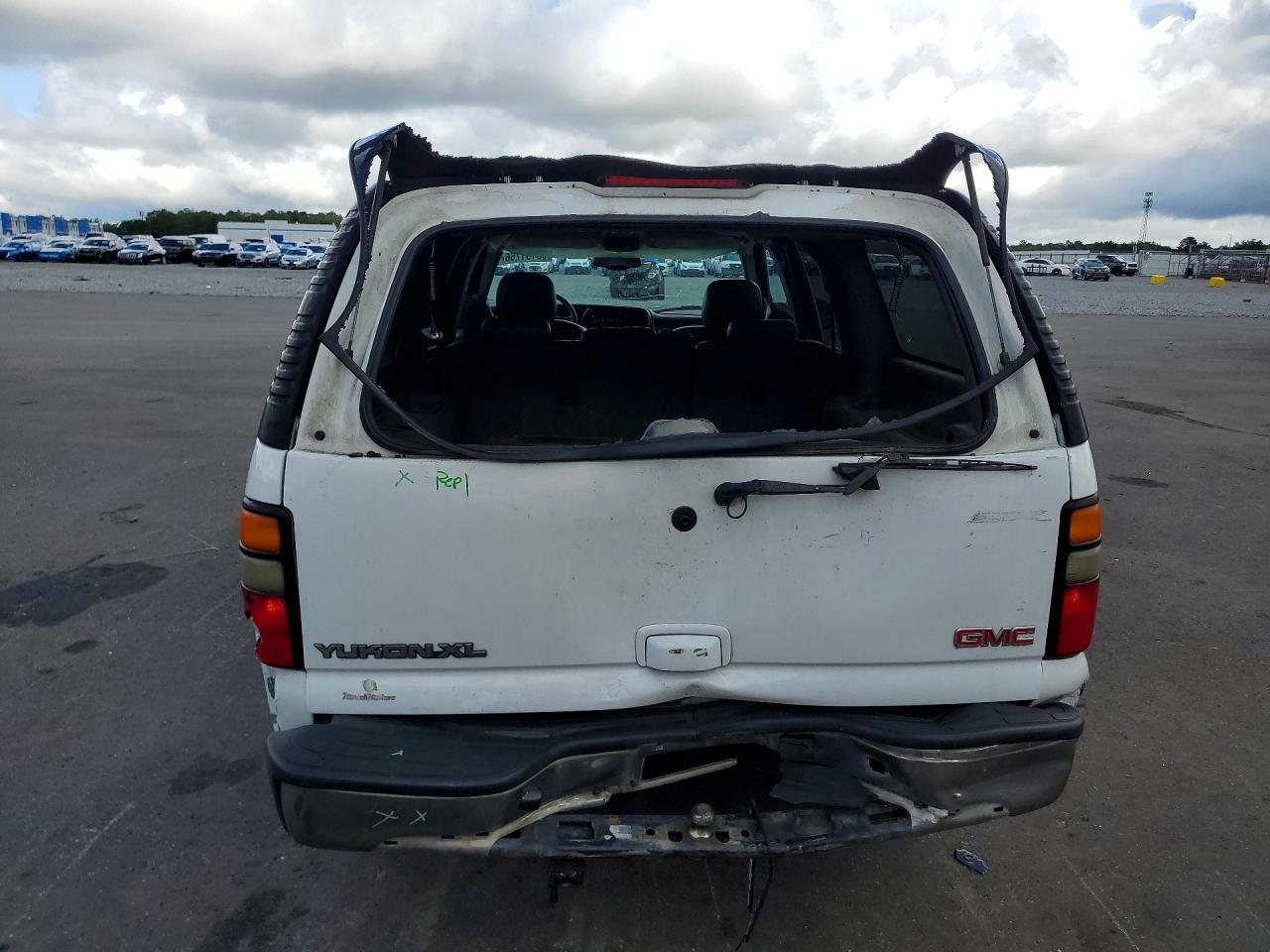 2004 GMC YUKON XL photo 11