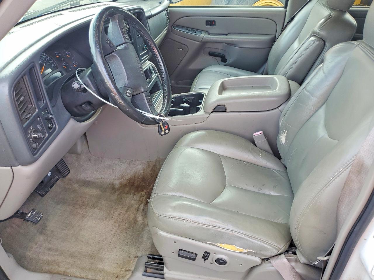 2004 GMC YUKON XL photo 13