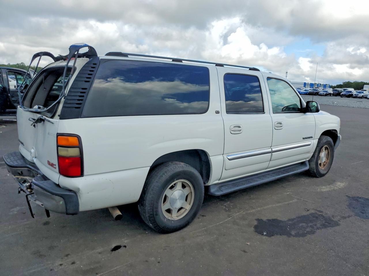 2004 GMC YUKON XL photo 5