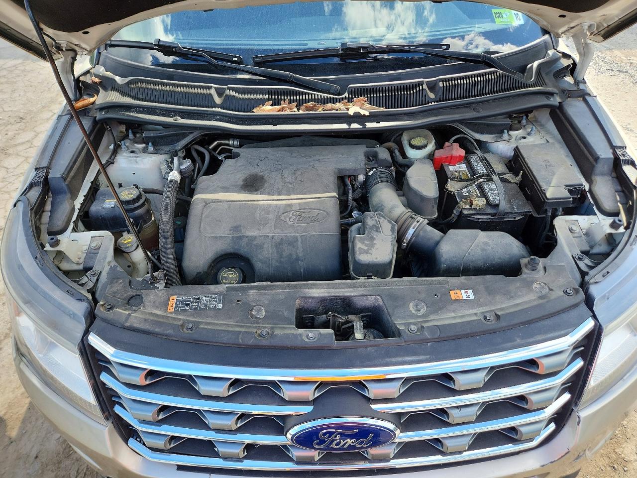 2017 FORD EXPLORER XLT photo 34