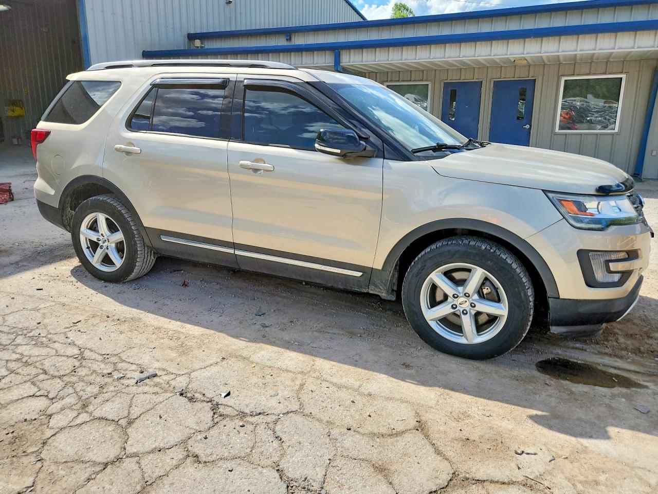 2017 FORD EXPLORER XLT photo 10