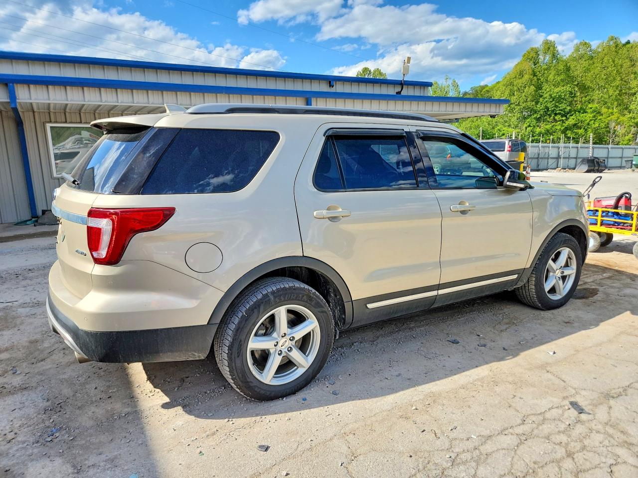 2017 FORD EXPLORER XLT photo 7