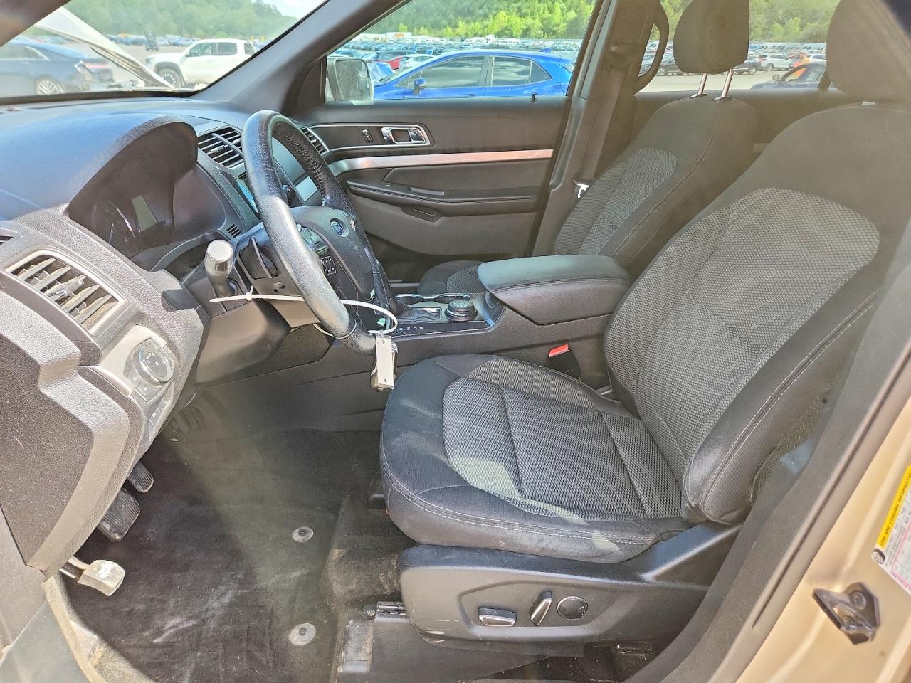 2017 FORD EXPLORER XLT photo 19