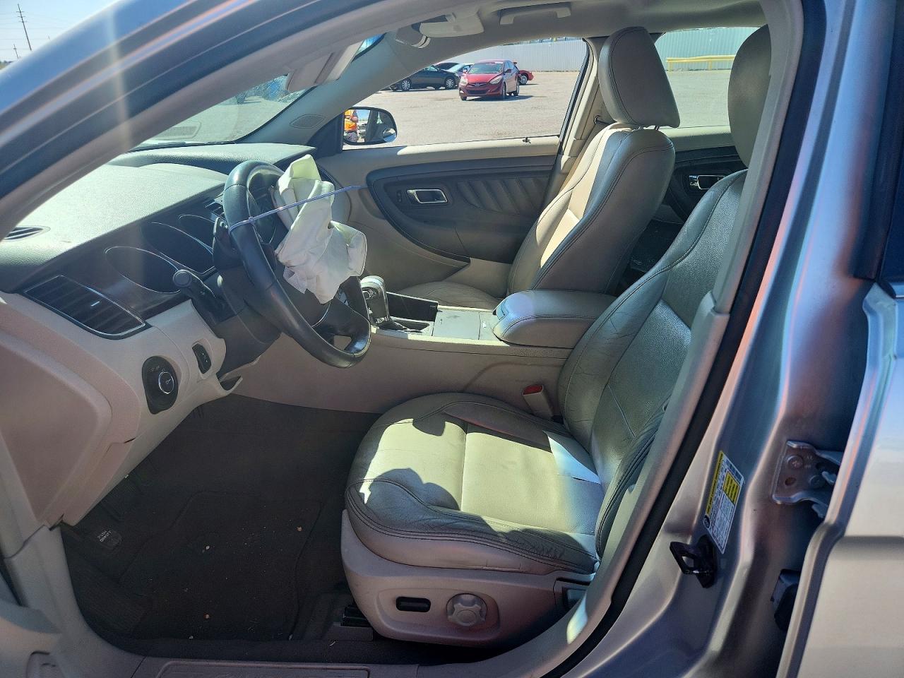 2010 FORD TAURUS SEL photo 18