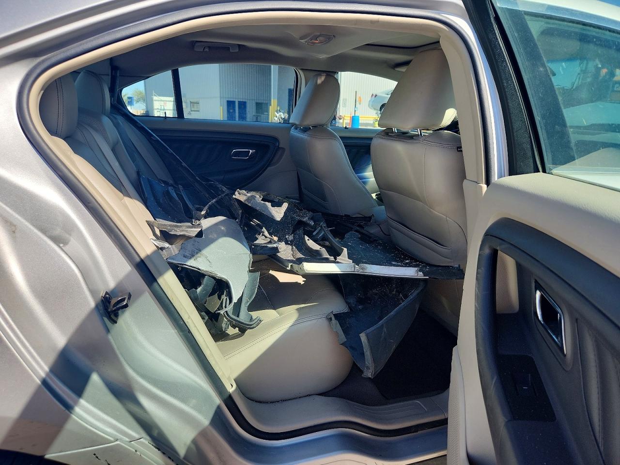 2010 FORD TAURUS SEL photo 27