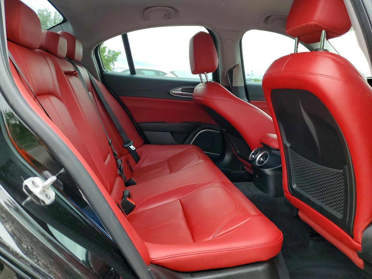 2019 ALFA ROMEO GIULIA photo 19
