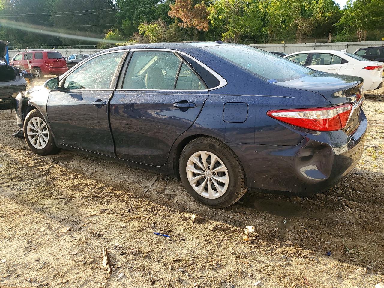 2016 TOYOTA CAMRY LE photo 4