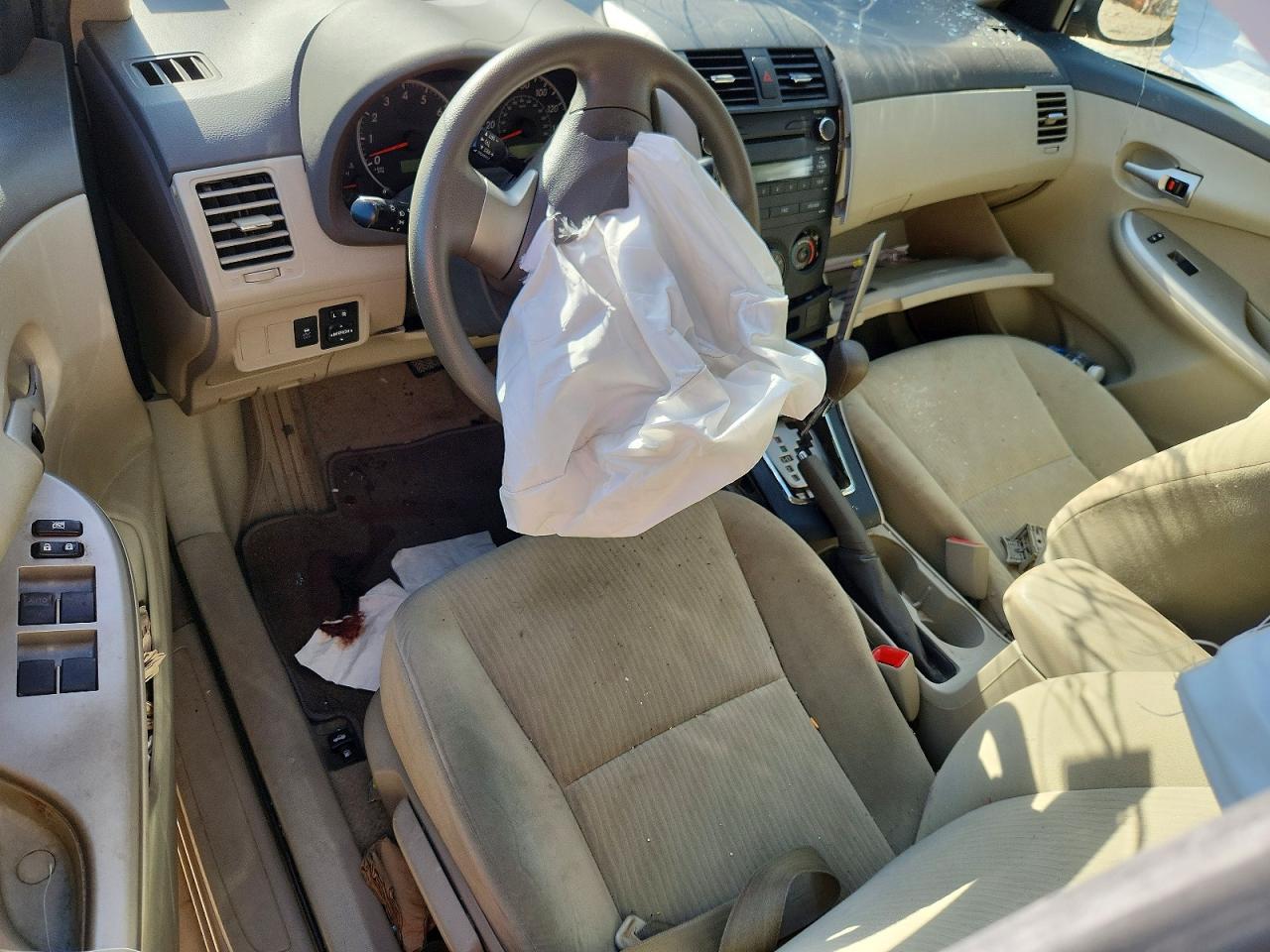 2010 TOYOTA COROLLA LE photo 15