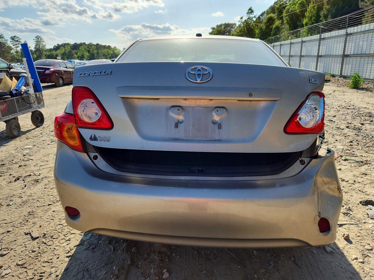 2010 TOYOTA COROLLA LE photo 11