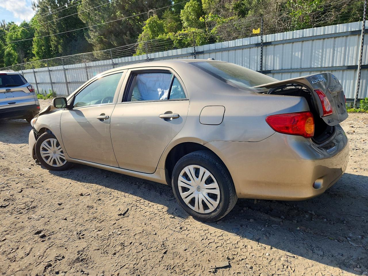 2010 TOYOTA COROLLA LE photo 3