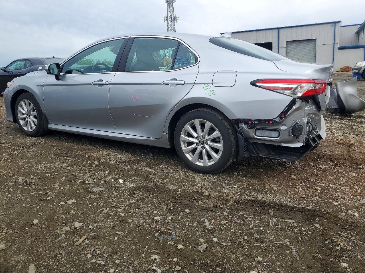 2020 TOYOTA CAMRY LE photo 2