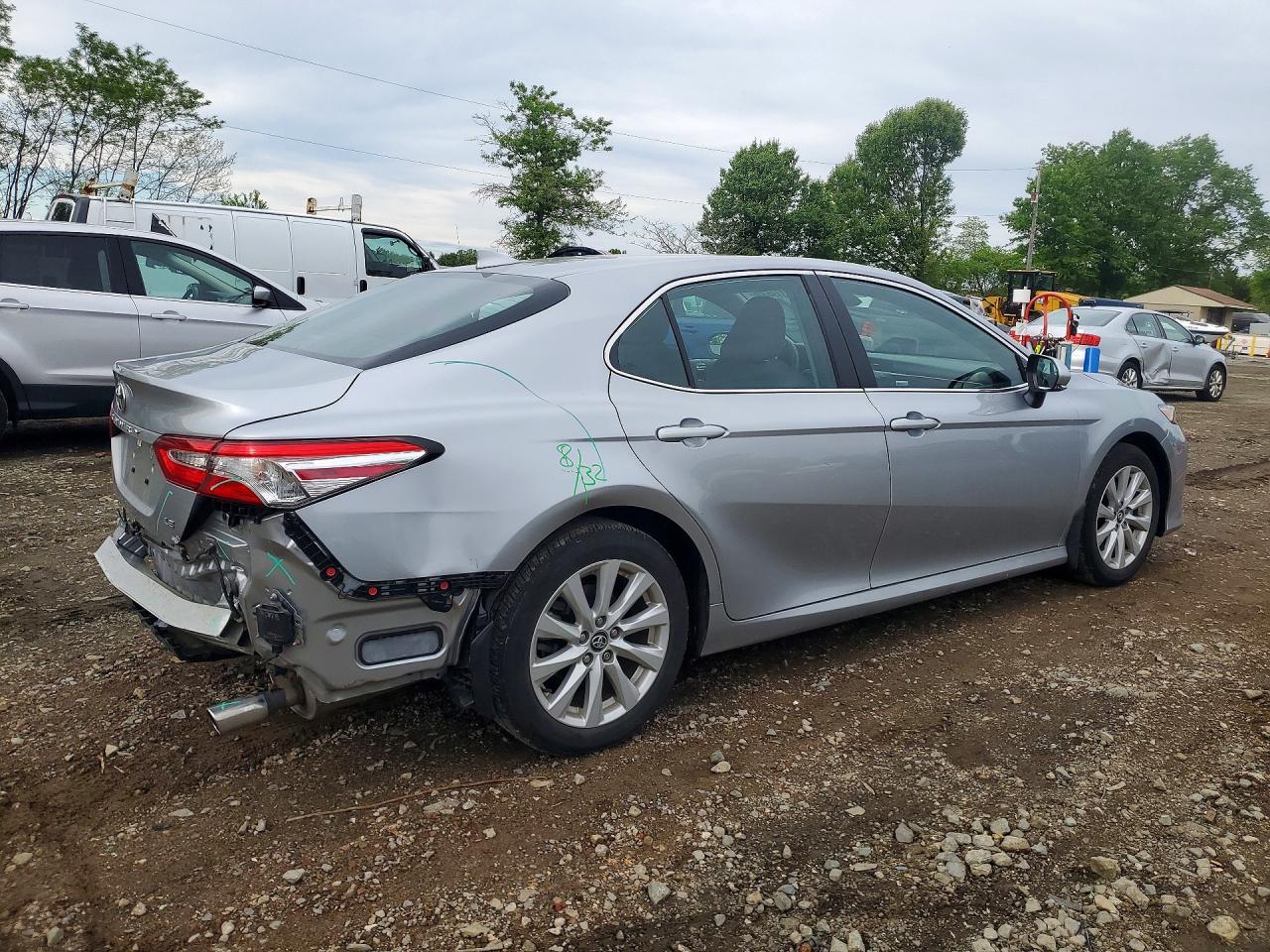 2020 TOYOTA CAMRY LE photo 3
