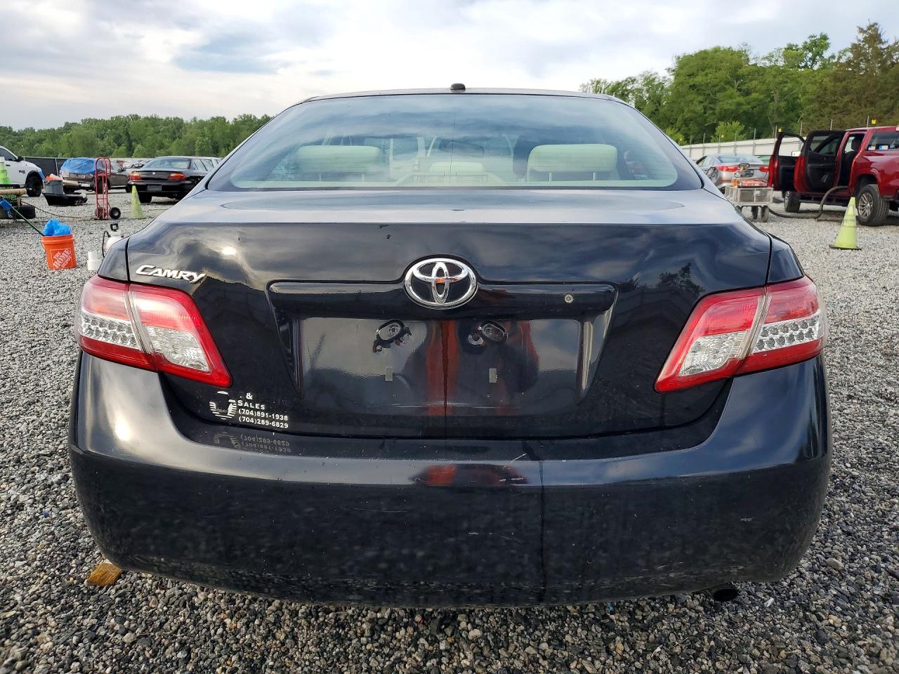 2010 TOYOTA CAMRY BASE photo 11