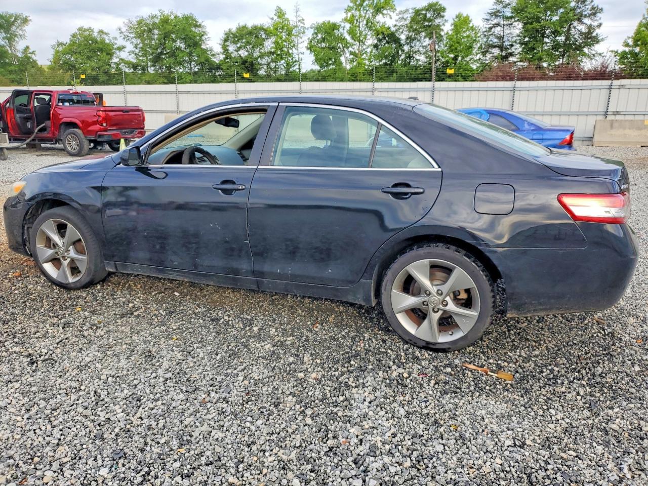 2010 TOYOTA CAMRY BASE photo 3