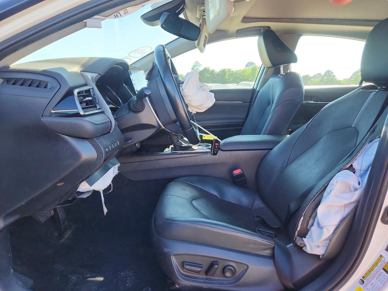 2022 TOYOTA CAMRY XSE photo 13
