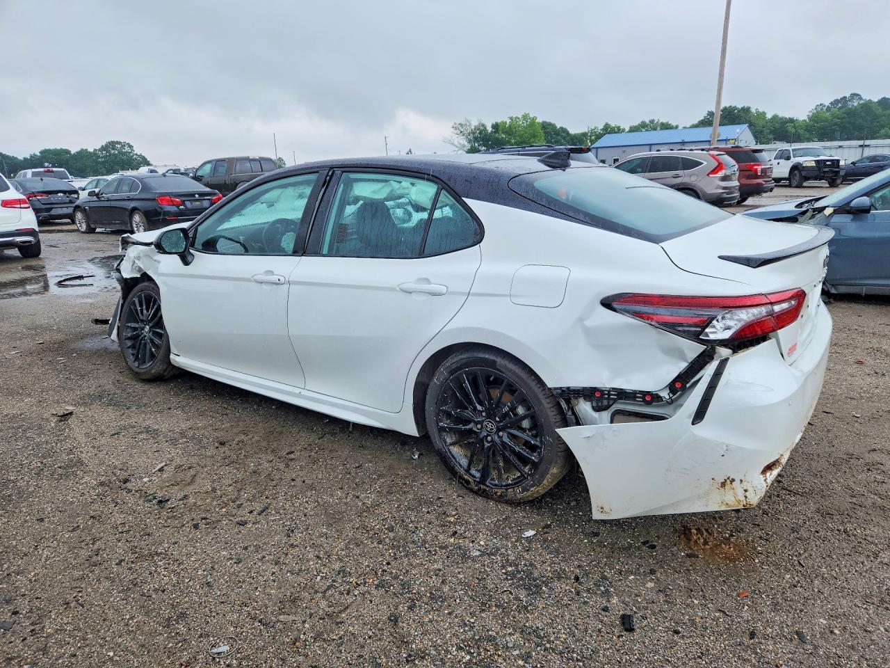 2022 TOYOTA CAMRY XSE photo 3