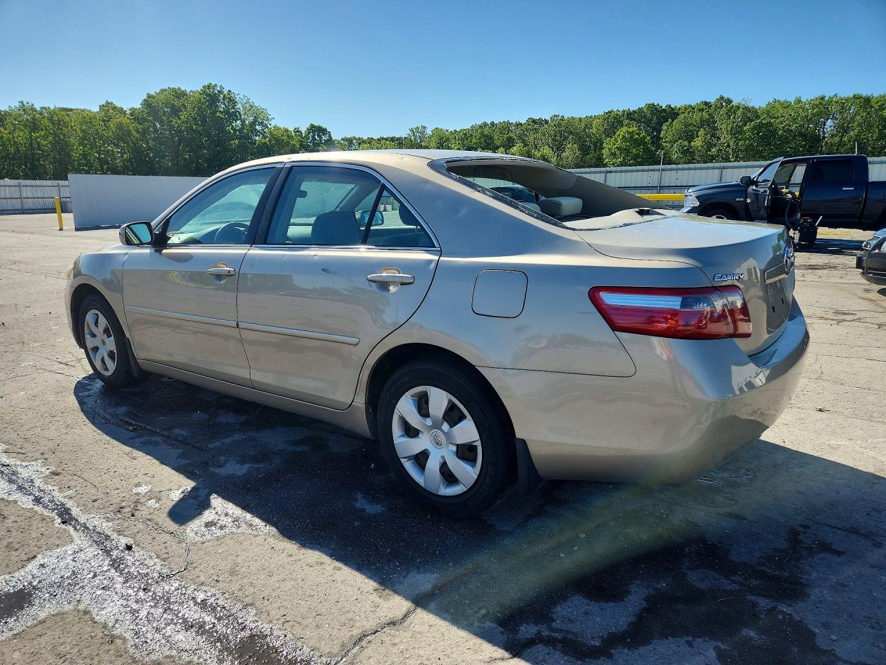 2007 TOYOTA CAMRY LE photo 3