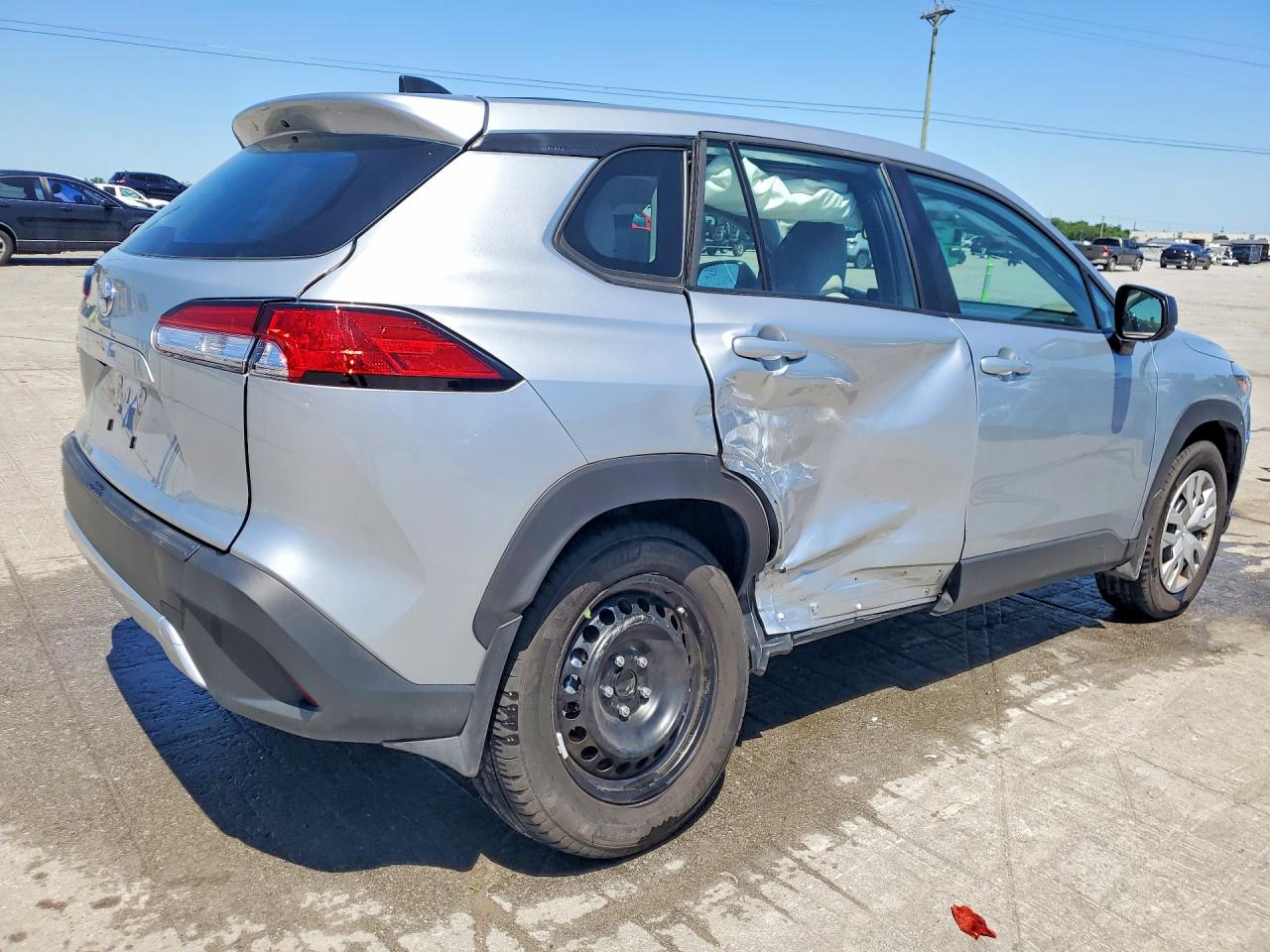2025 TOYOTA COROLLA CROSS L photo 5