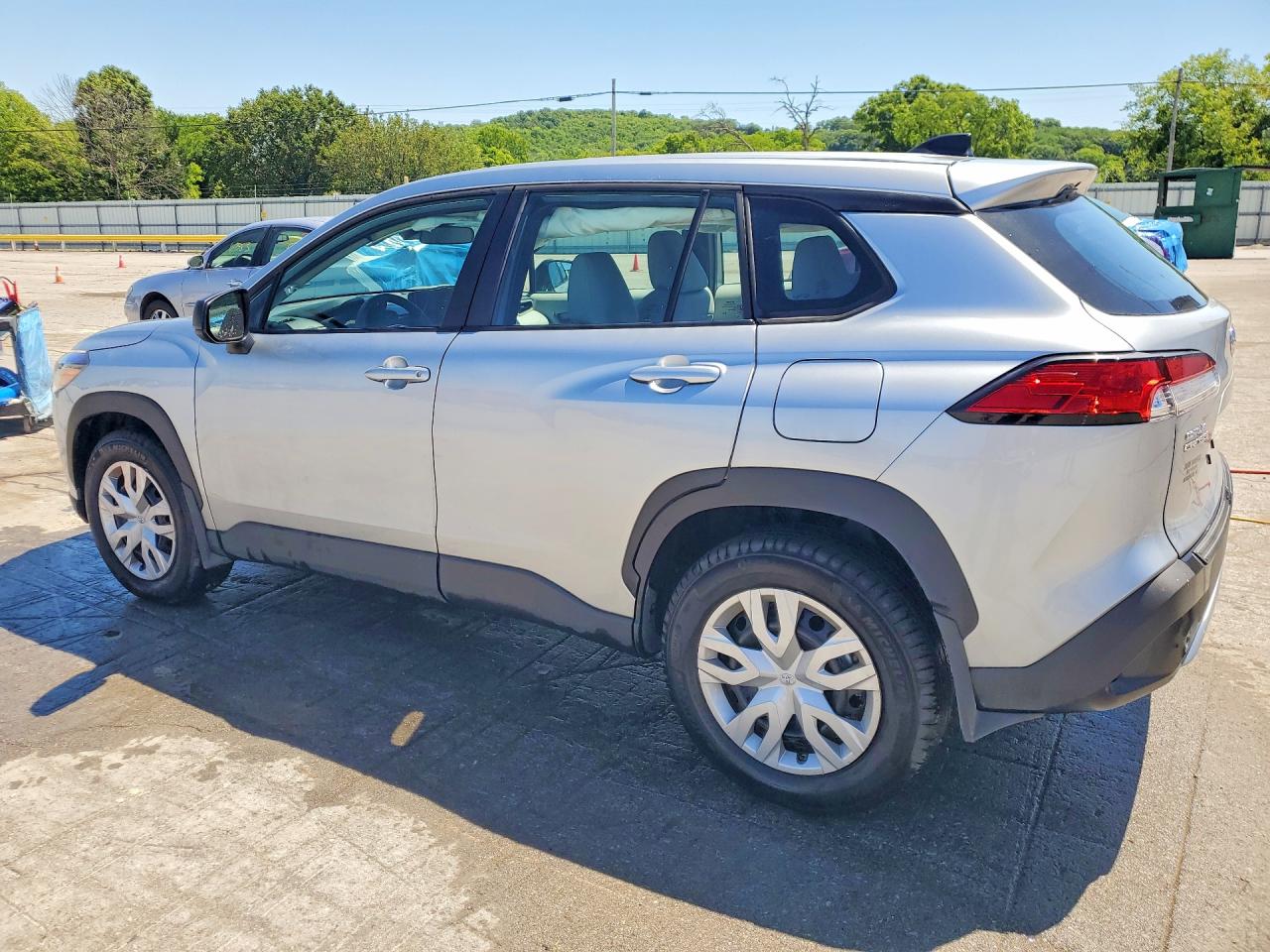 2025 TOYOTA COROLLA CROSS L photo 3