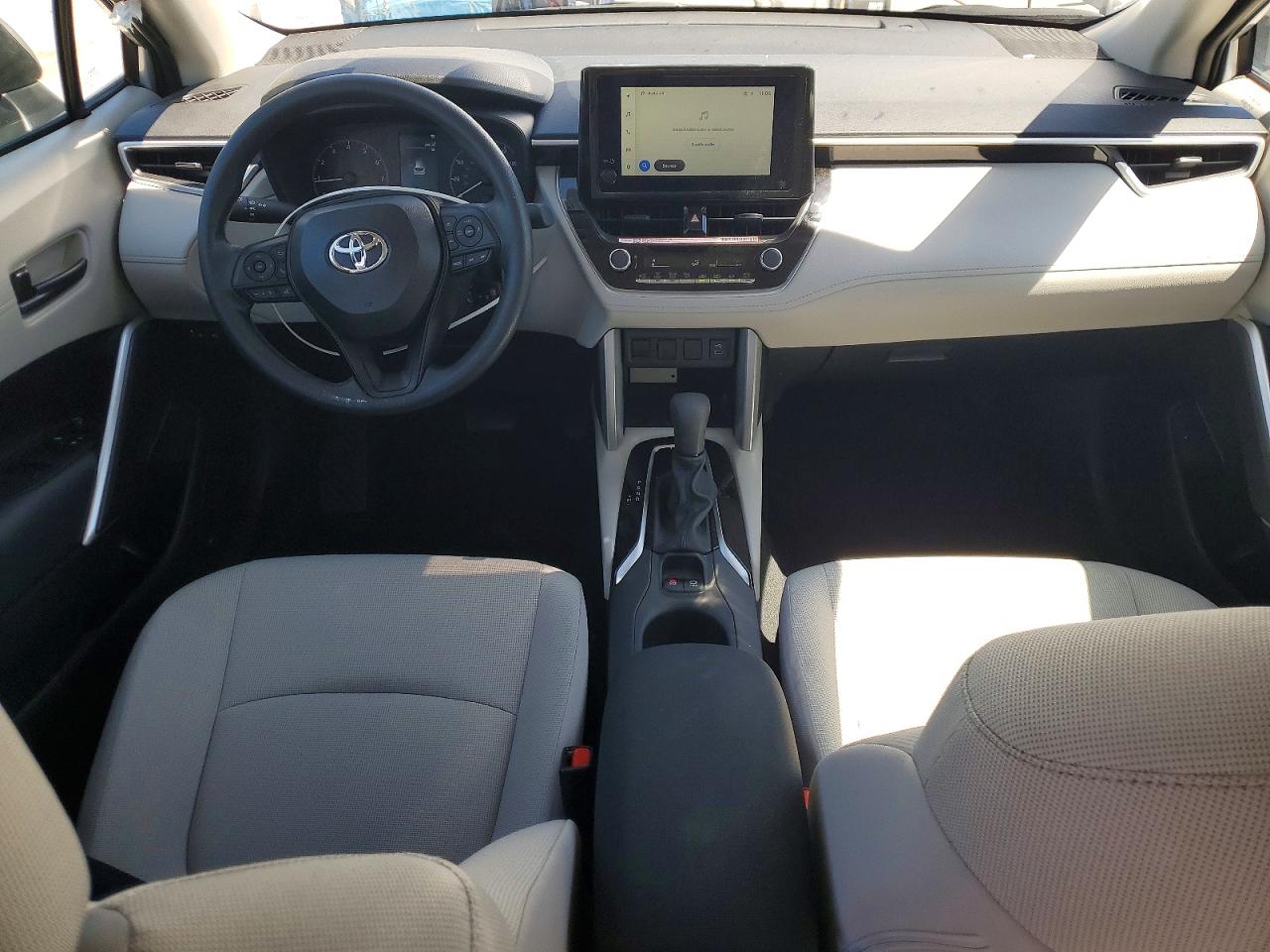 2025 TOYOTA COROLLA CROSS L photo 15