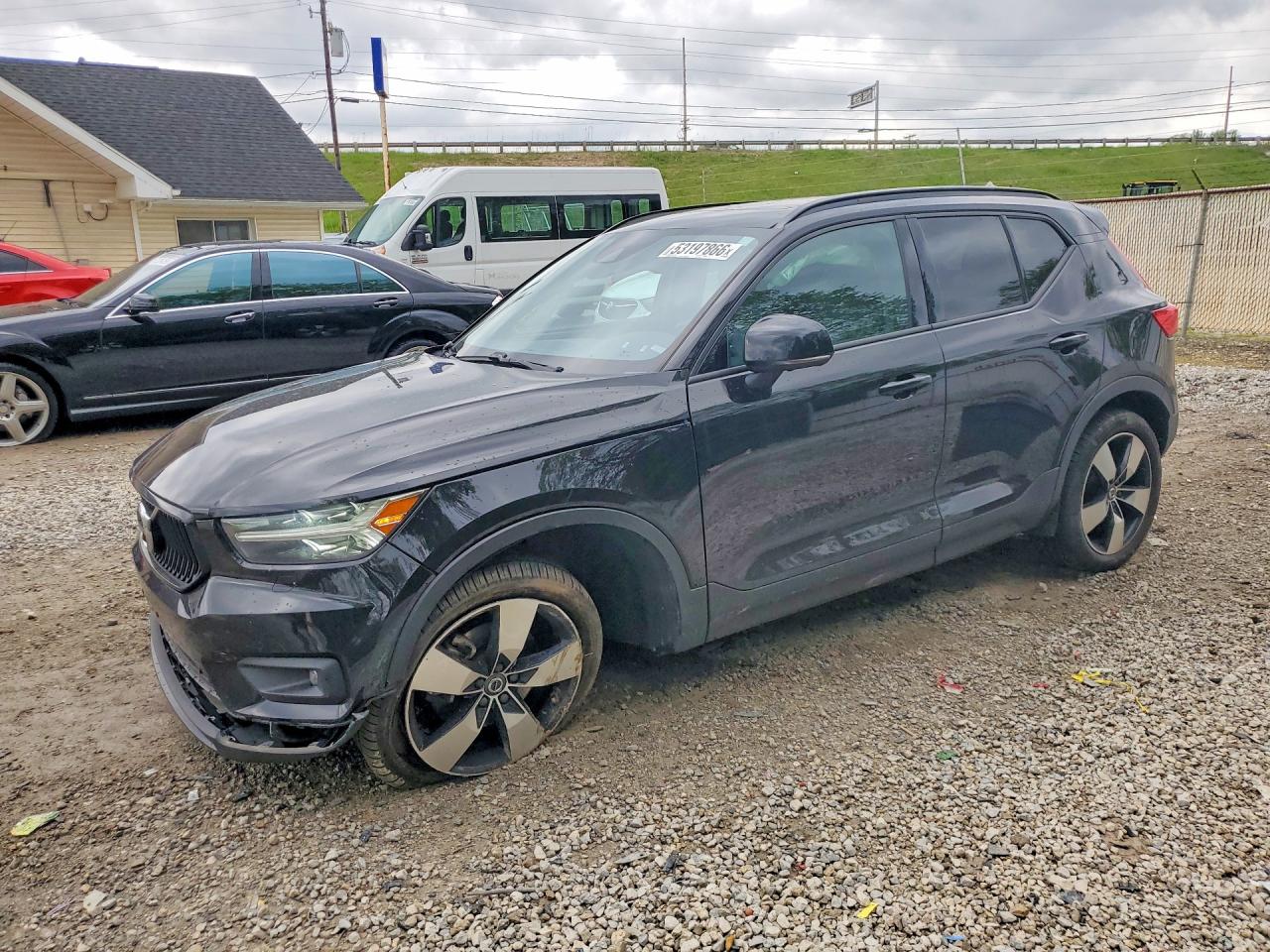 2020 VOLVO XC40