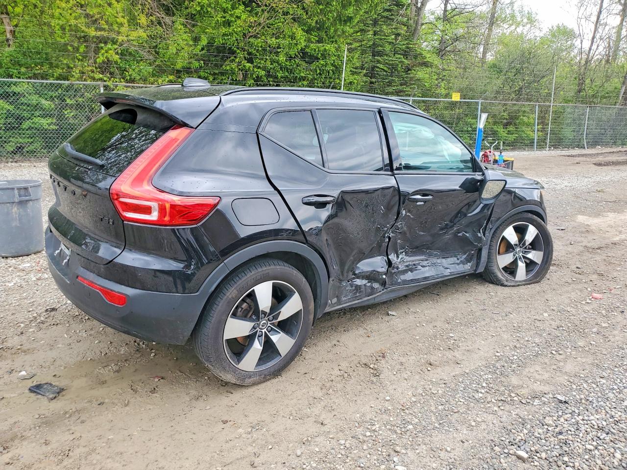 2020 VOLVO XC40 T5 MOMENTUM photo 5