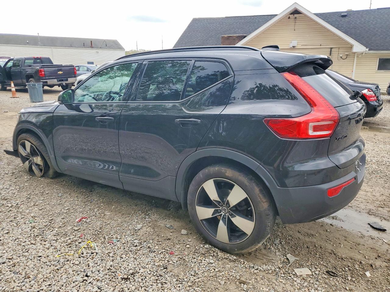 2020 VOLVO XC40 T5 MOMENTUM photo 3