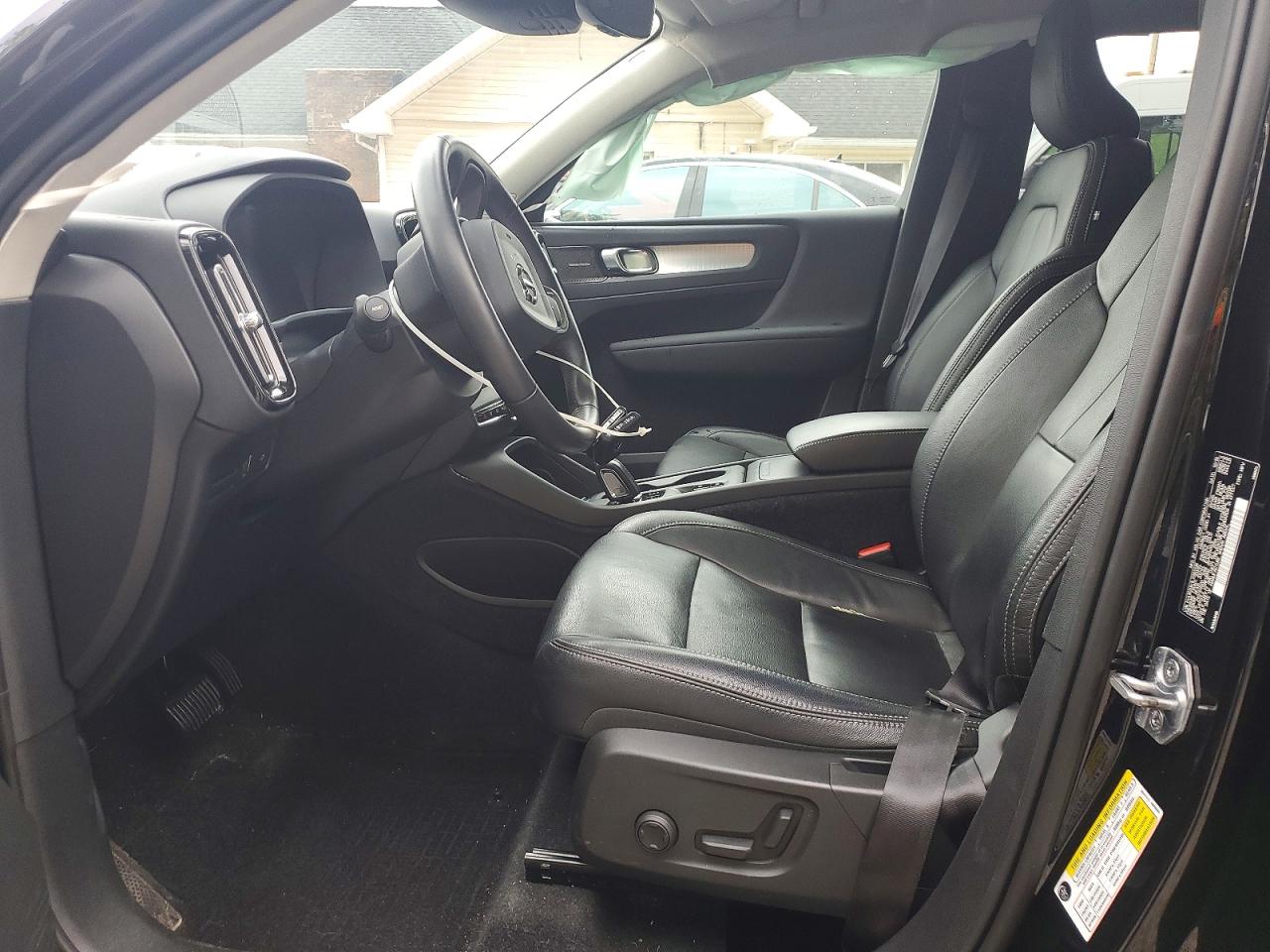 2020 VOLVO XC40 T5 MOMENTUM photo 13