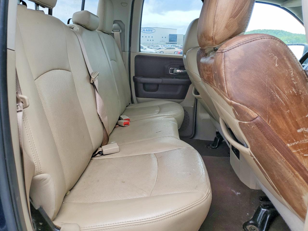 2015 RAM 1500 LARAMIE photo 28