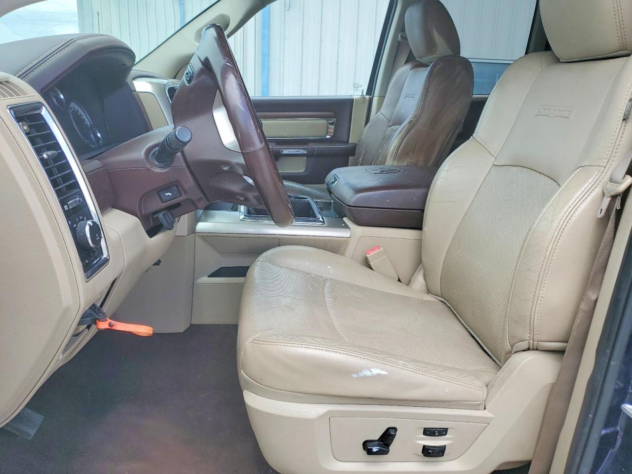 2015 RAM 1500 LARAMIE photo 19