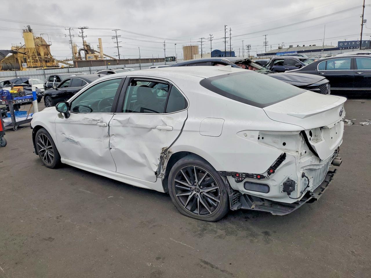 2023 TOYOTA CAMRY SE photo 2