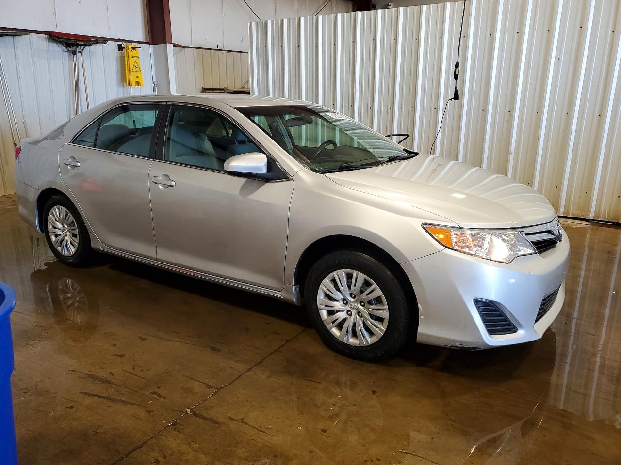 2014 TOYOTA CAMRY LE photo 10