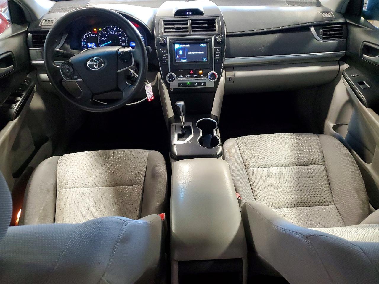 2014 TOYOTA CAMRY LE photo 22