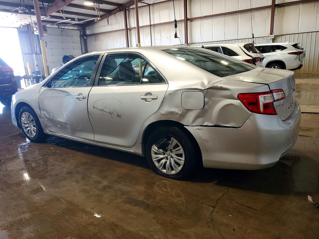 2014 TOYOTA CAMRY LE photo 4
